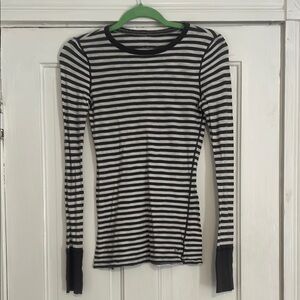 American Eagle Outfitters Black and White Fitted Long Sleeve Tee